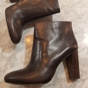 Ann Taylor 3.5 heel ankle booties